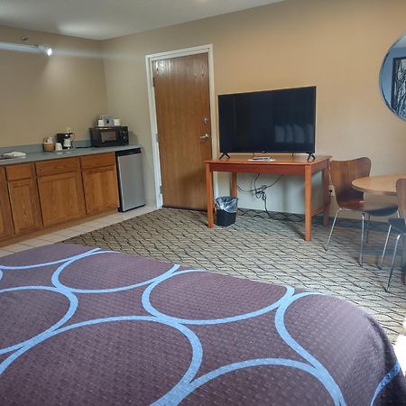 ซูเปอร์ 8 บาย วินด์แฮม เอเดรียน Hotel Adrian ภายนอก รูปภาพ
