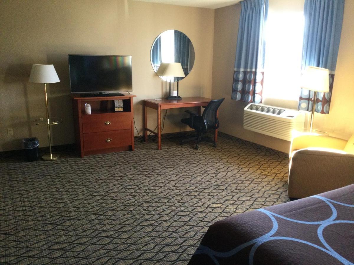 ซูเปอร์ 8 บาย วินด์แฮม เอเดรียน Hotel Adrian ภายนอก รูปภาพ