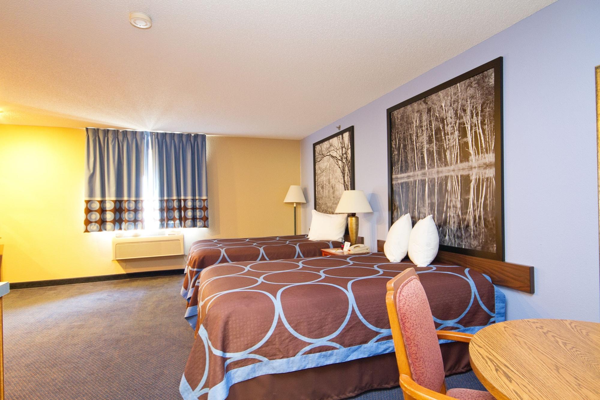 ซูเปอร์ 8 บาย วินด์แฮม เอเดรียน Hotel Adrian ภายนอก รูปภาพ
