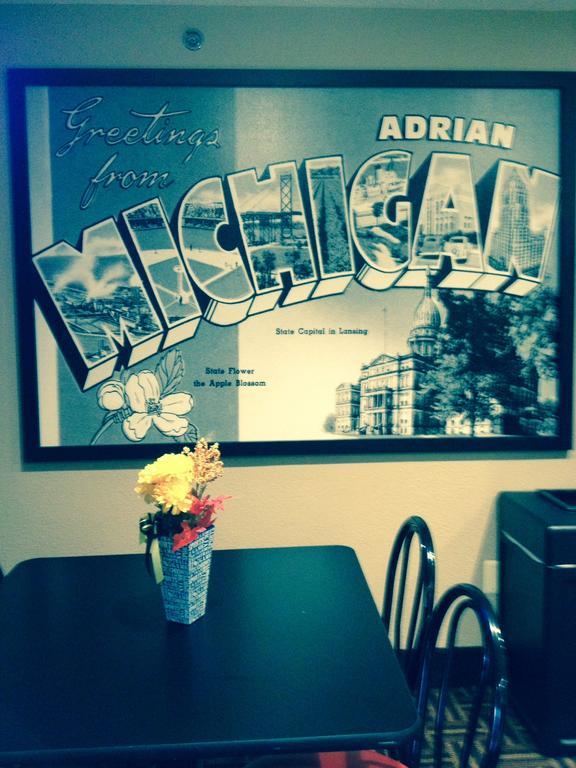 ซูเปอร์ 8 บาย วินด์แฮม เอเดรียน Hotel Adrian ภายนอก รูปภาพ