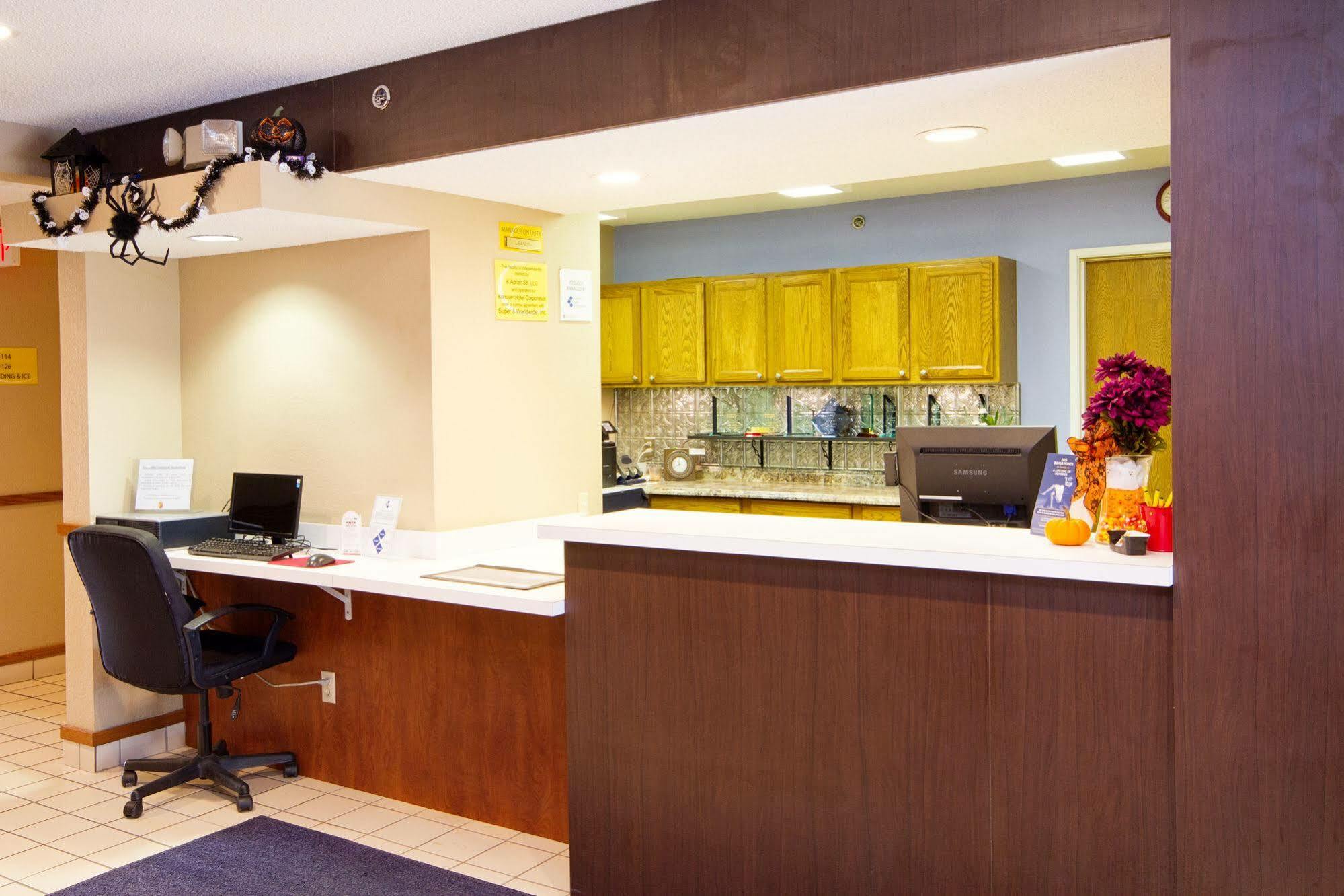 ซูเปอร์ 8 บาย วินด์แฮม เอเดรียน Hotel Adrian ภายนอก รูปภาพ